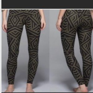 Lululemon Women’s Size 6 Classic Leggings, excellent condition! Geometric Green